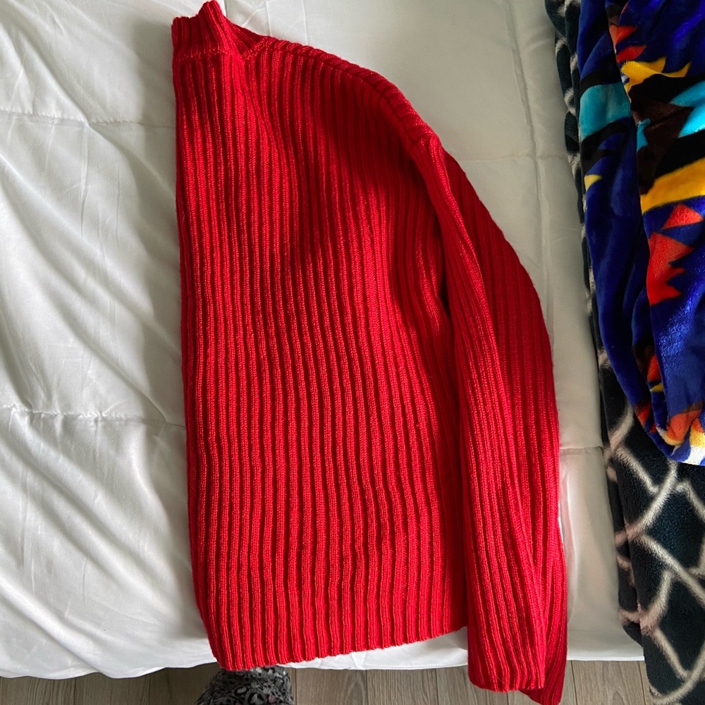 Red sweater - Picture 3 of 3